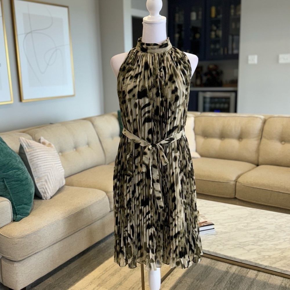 Vince Camuto High Neck Sleeveless Halter Top M Dress Medium pleated Green Black